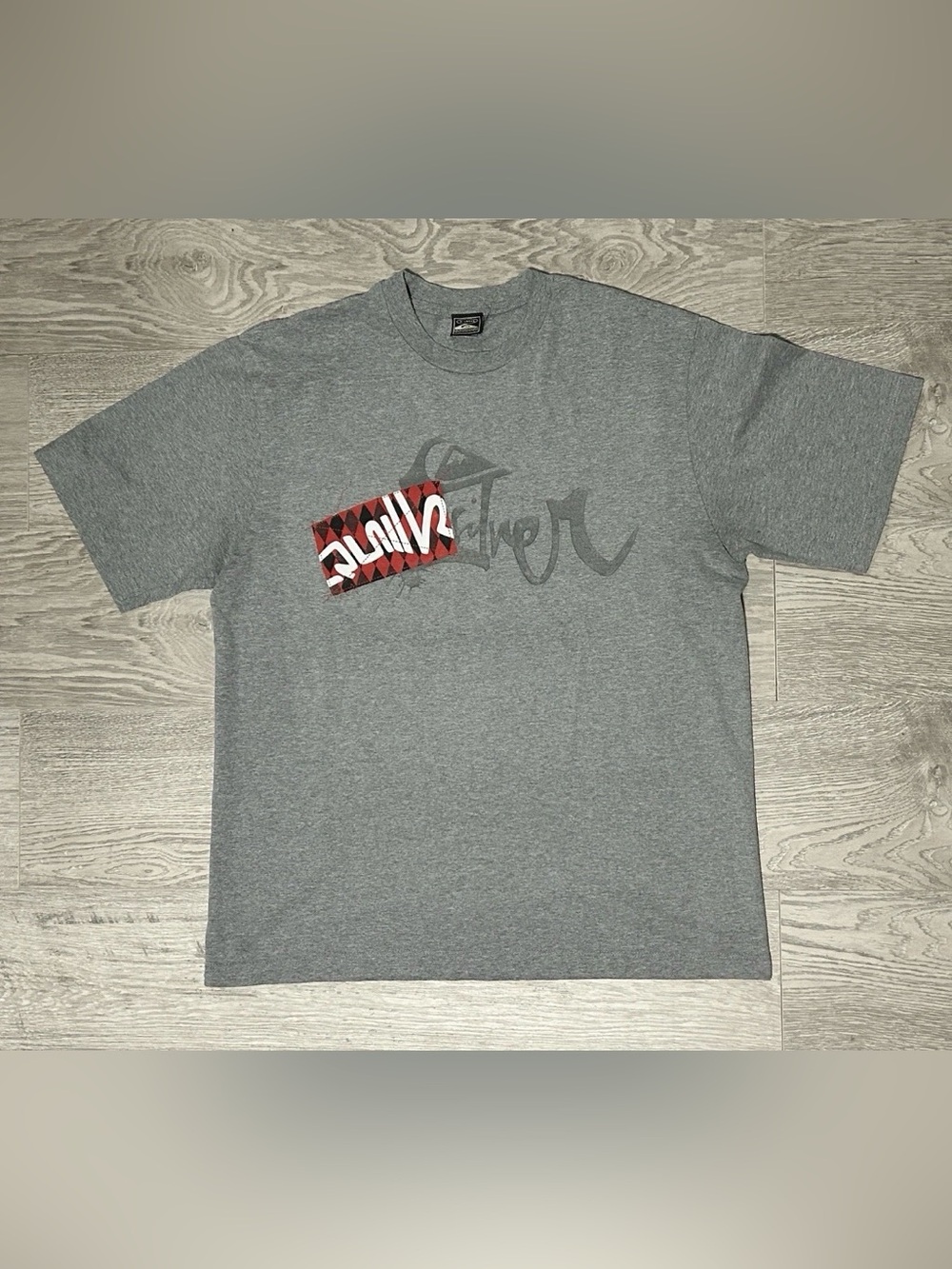 Vintage Y2K 2000s Quiksilver Men’s Grey Graphic T-Shirt